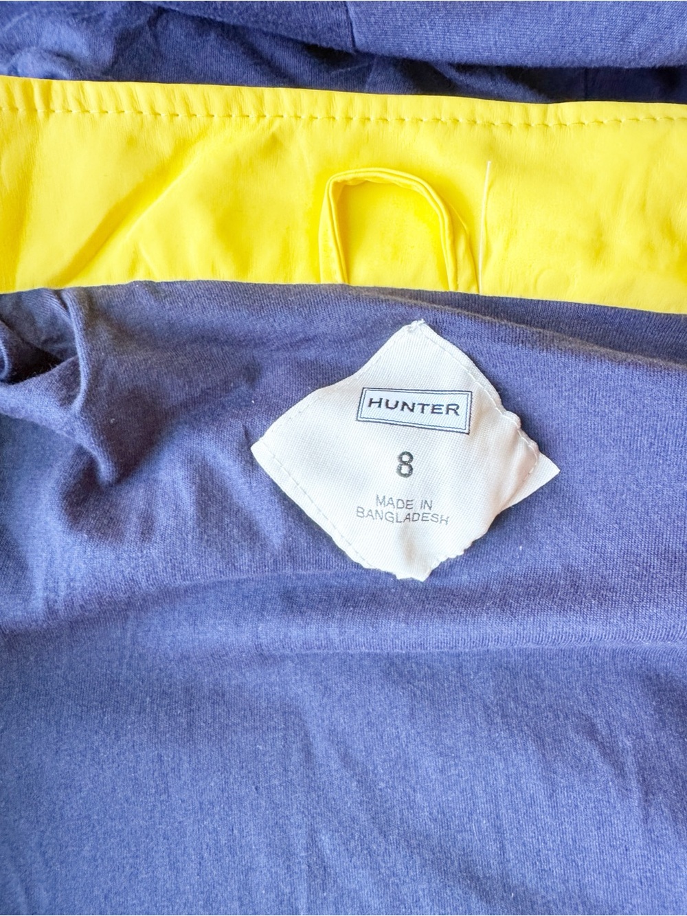 Hunter New Boys Water
Resistant Long Hooded Rain Jacket in Yellow NWT Size 8Y - Picture 10 of 14